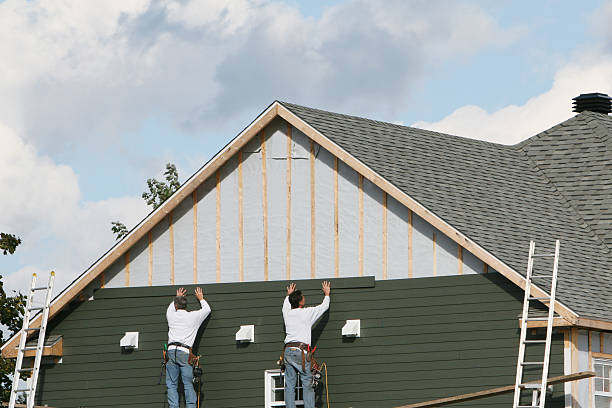Professional Siding technician working in Indianola, WA